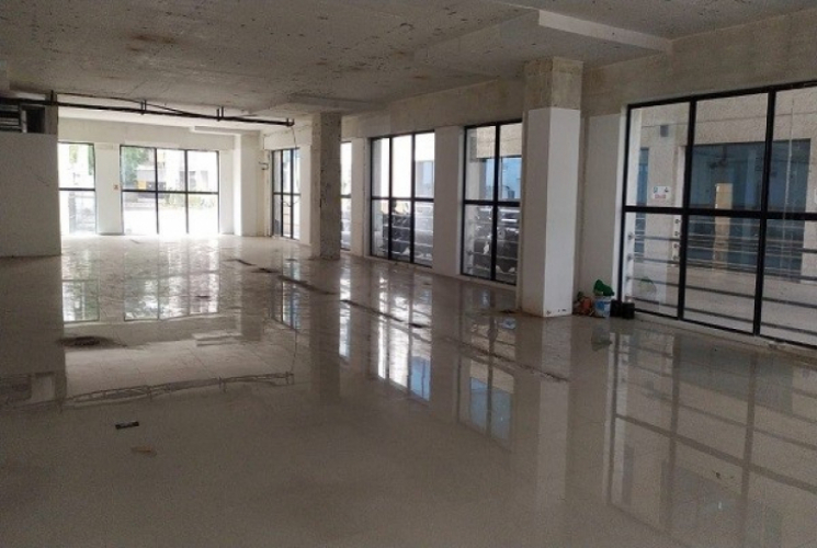8000 Sqft, Commercial Office / Space in Thousand Lights